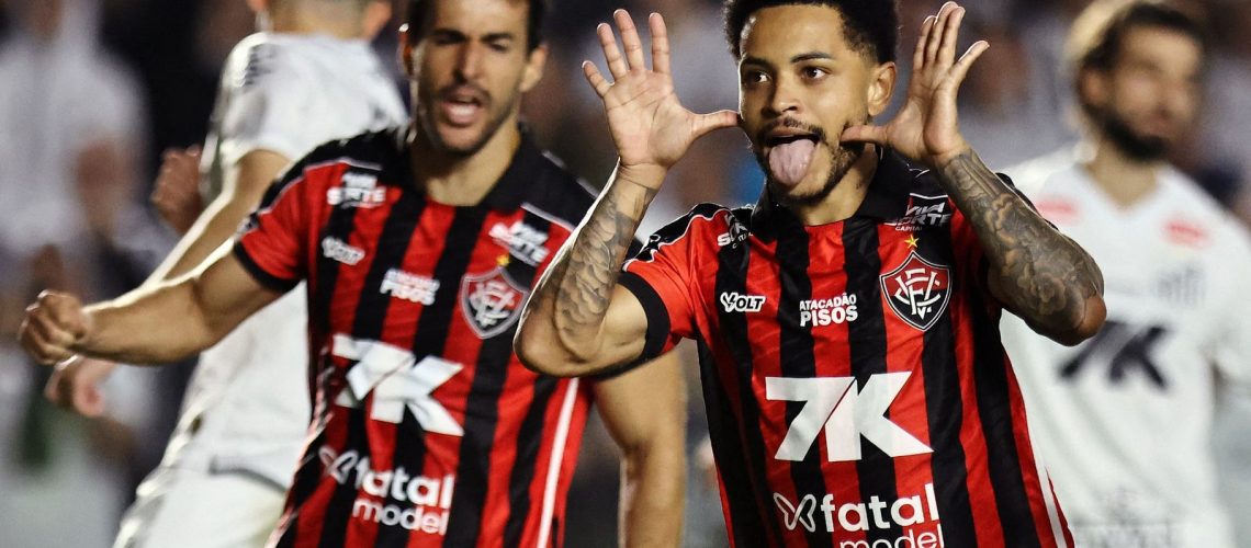 triunfo-do-vitoria-embola-luta-contra-rebaixamento-no-brasileirao