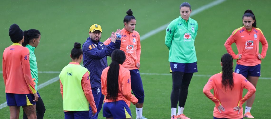 selecao-feminina-realiza-primeiro-treino-para-amistosos-na-europa