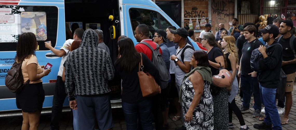 “entrei-na-estacao-para-fugir-dos-tiros”,-conta-moradora-do-rio