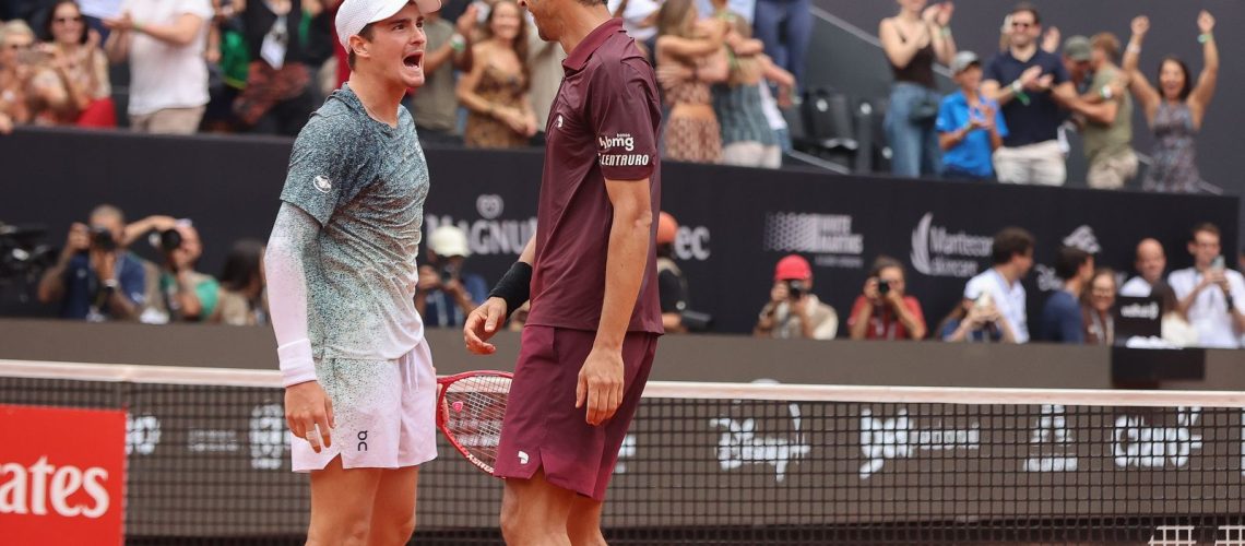 joao-fonseca-e-marcelo-melo-garantem-titulo-de-duplas-do-rio-open