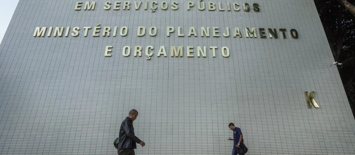 gasto-com-pessoal-e-beneficios-fiscais-terao-limite-a-partir-de-2027