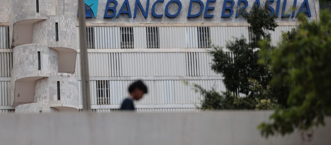 “estamos-todos-pagando-a-conta”,-diz-bancario-sobre-o-caso-brb/master