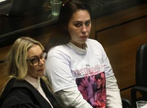 monique-medeiros-se-entrega-a-policia-e-volta-a-ser-presa