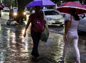 chuvas:-quase-mil-cidades-do-no-e-ne-estao-sob-aviso-laranja-de-perigo