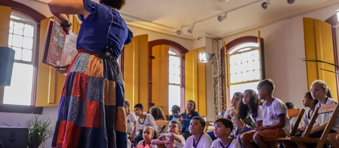 novas-tecnologias-impactam-habito-de-contacao-de-historias