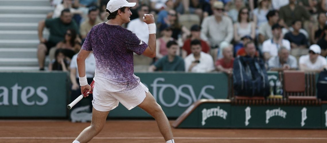 joao-fonseca-estreia-com-vitoria-no-torneio-de-roland-garros