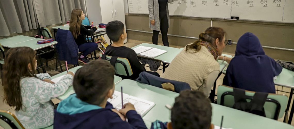 senado-aprova-mp-que-estabelece-piso-de-r$-5.130-para-professores