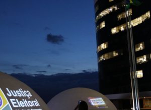tse-adia-decisao-sobre-suspensao-de-pesquisa-de-voto-para-presidente