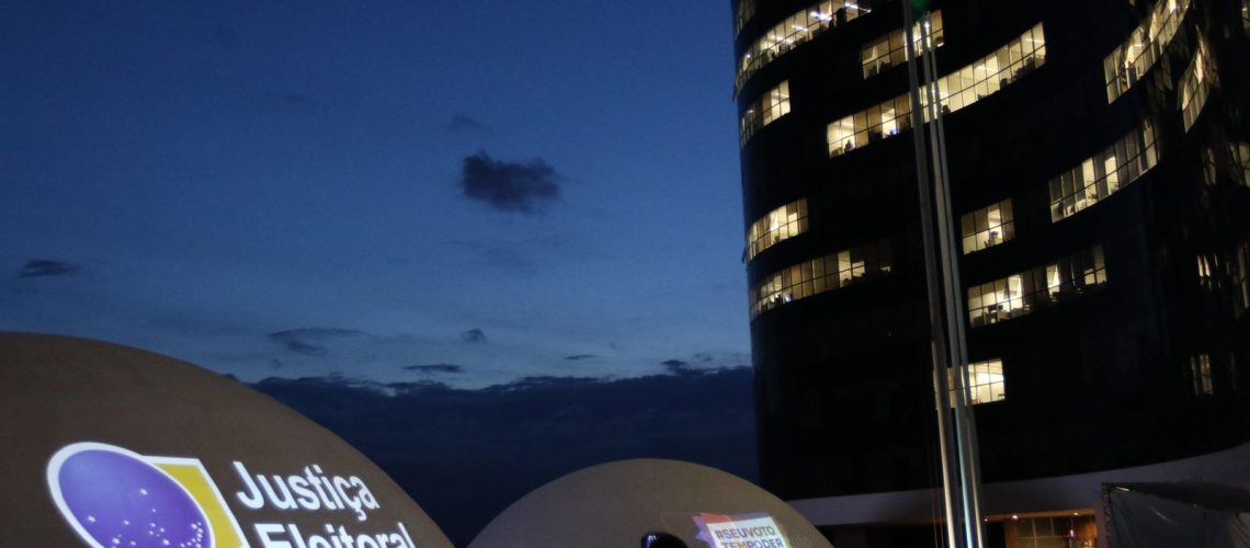 tse-adia-decisao-sobre-suspensao-de-pesquisa-de-voto-para-presidente
