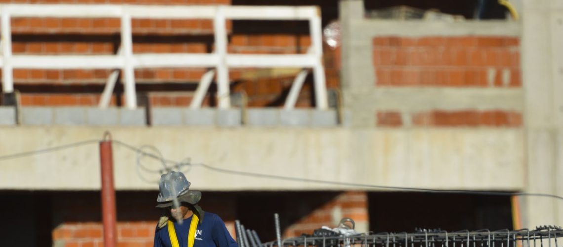 construcao-empregou-2,5-milhoes-e-pagou-media-de-2,1-salarios-minimos
