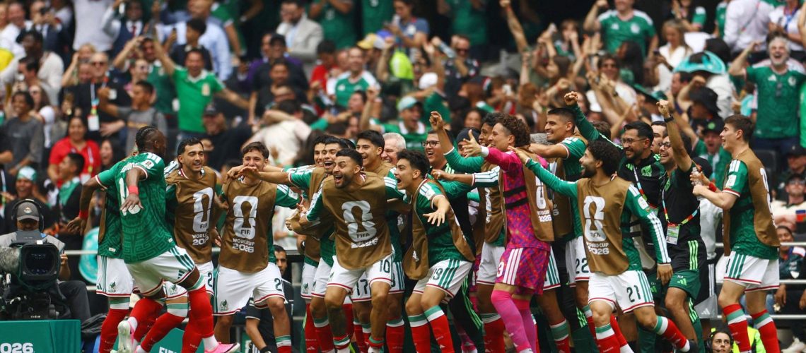 mexico-abre-copa-vencendo-africa-do-sul-em-duelo-com-tres-expulsoes