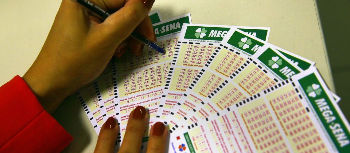 mega-sena-acumula-e-premio-principal-vai-para-r$-12-milhoes